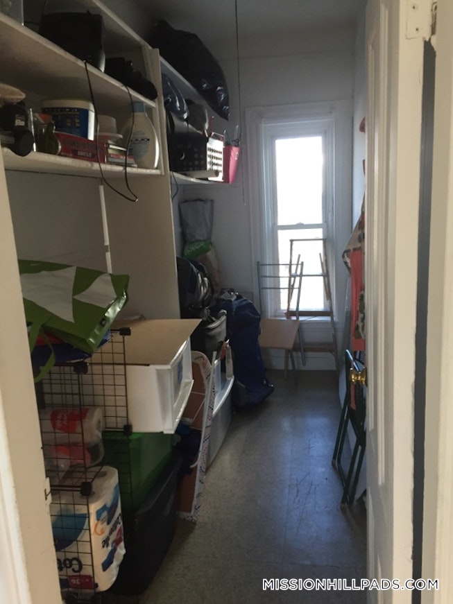 Boston - $5,900 /mo