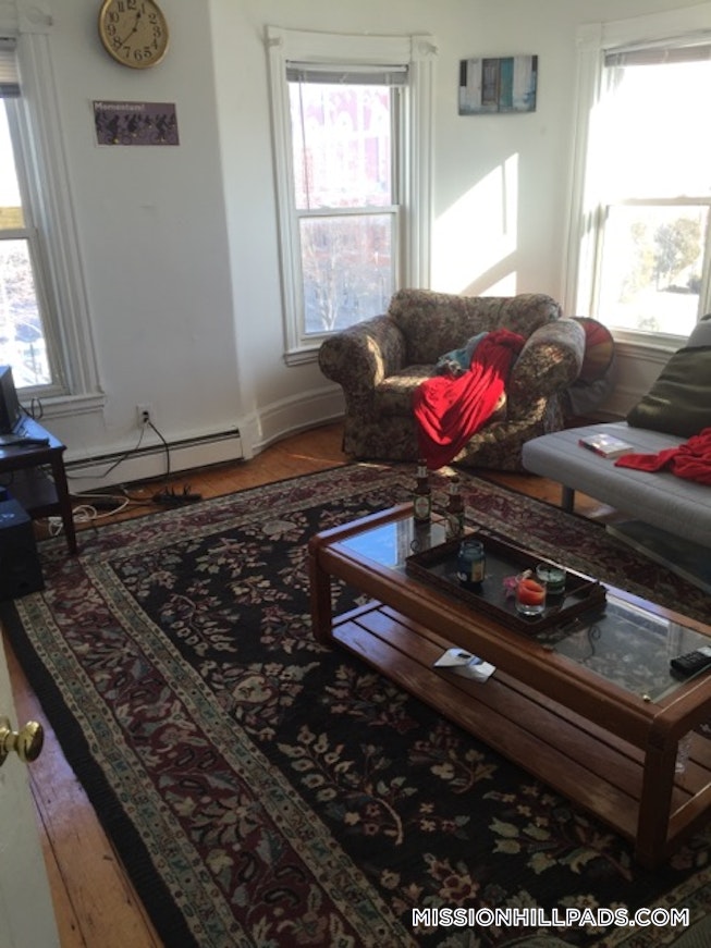 Boston - $5,900 /mo