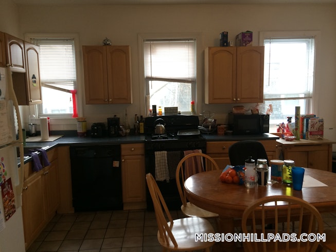 Boston - $5,400 /mo