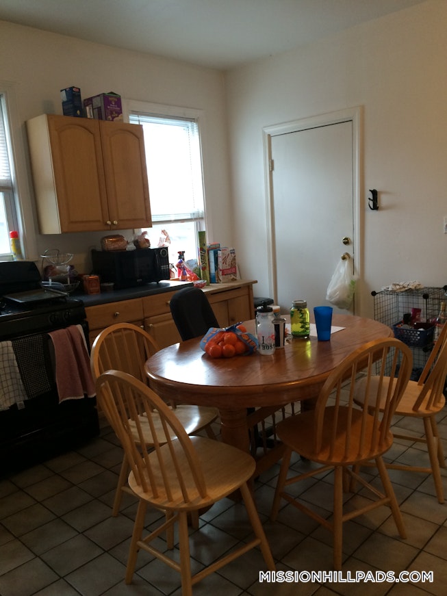 Boston - $5,400 /mo