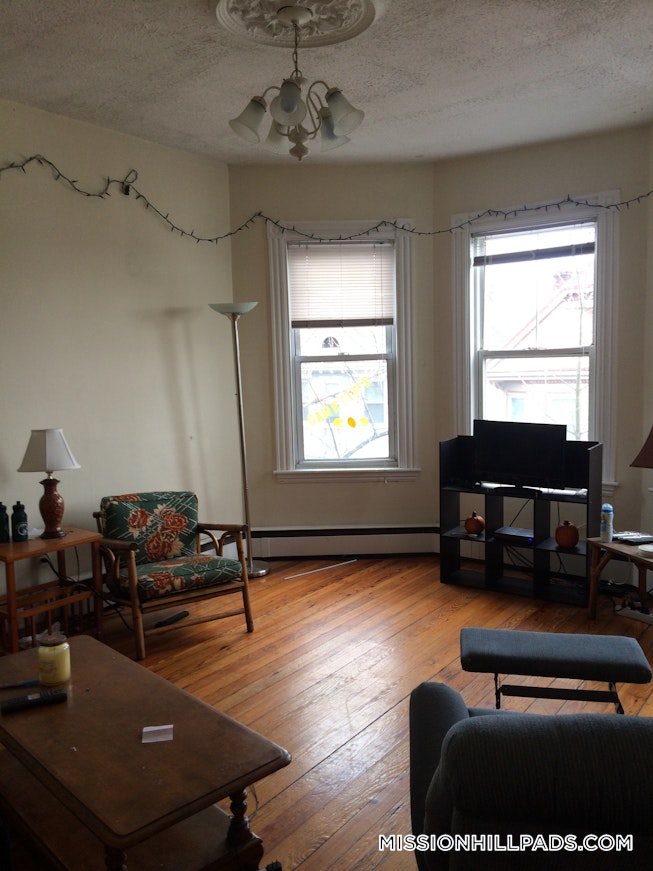 Boston - $5,400 /mo