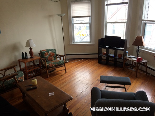 Boston - $5,400 /mo