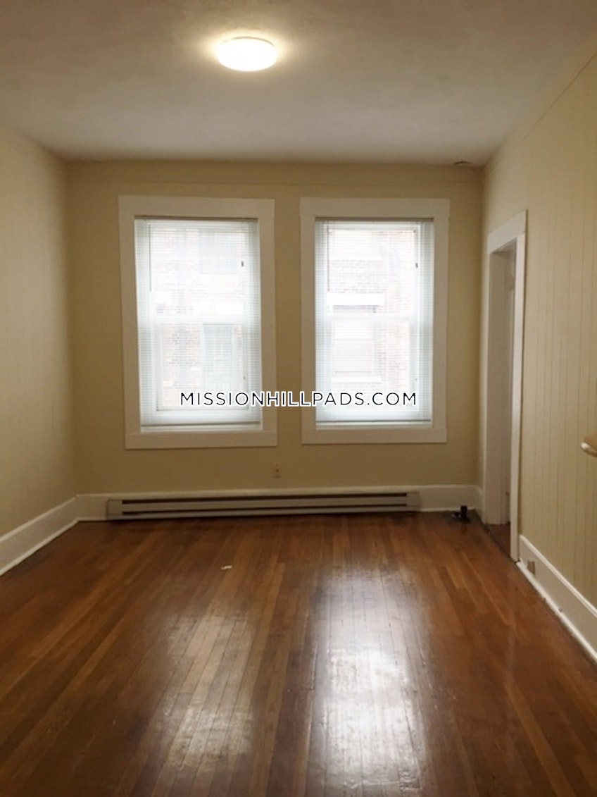 Boston - $3,075 /month