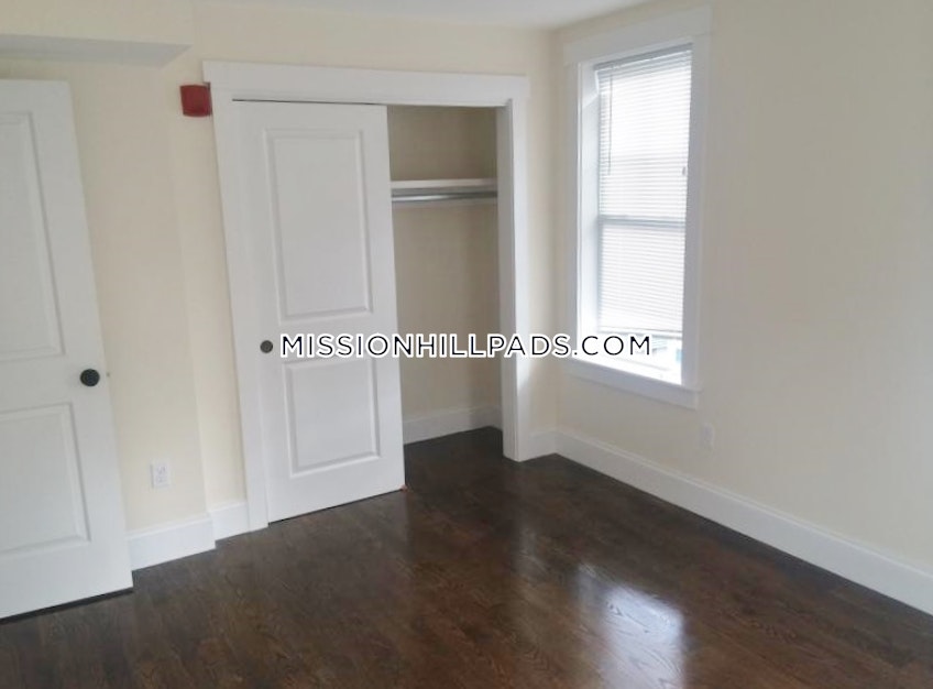 Boston - $4,450 /month