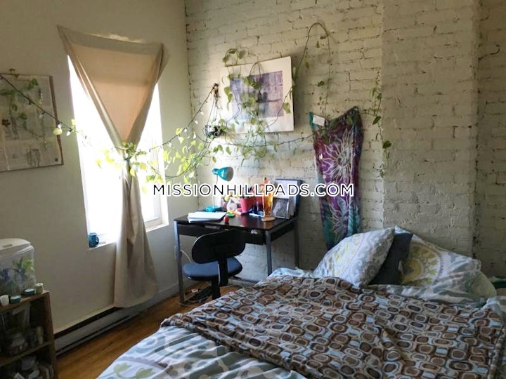 mission-hill-1-bed-1-bath-boston-2295-4037026 