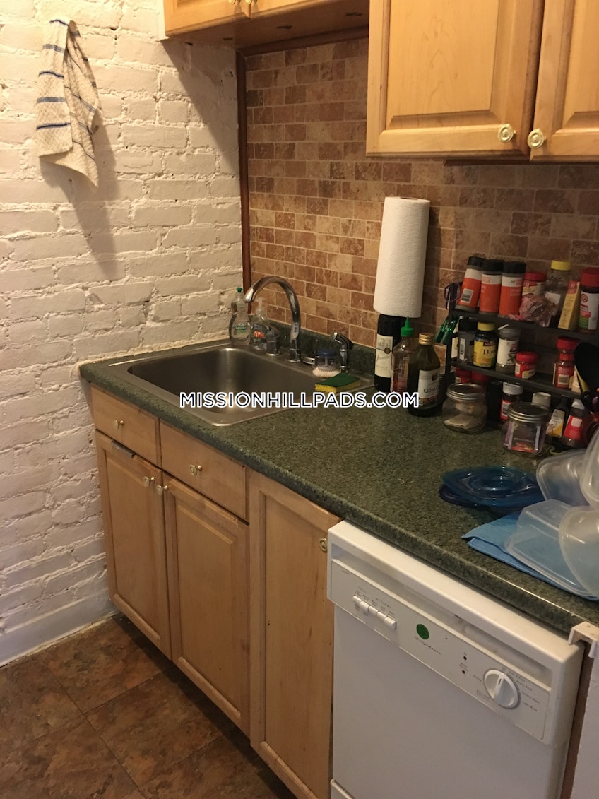 Boston - $2,895 /month