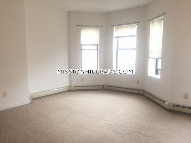 Boston - $2,500 /mo