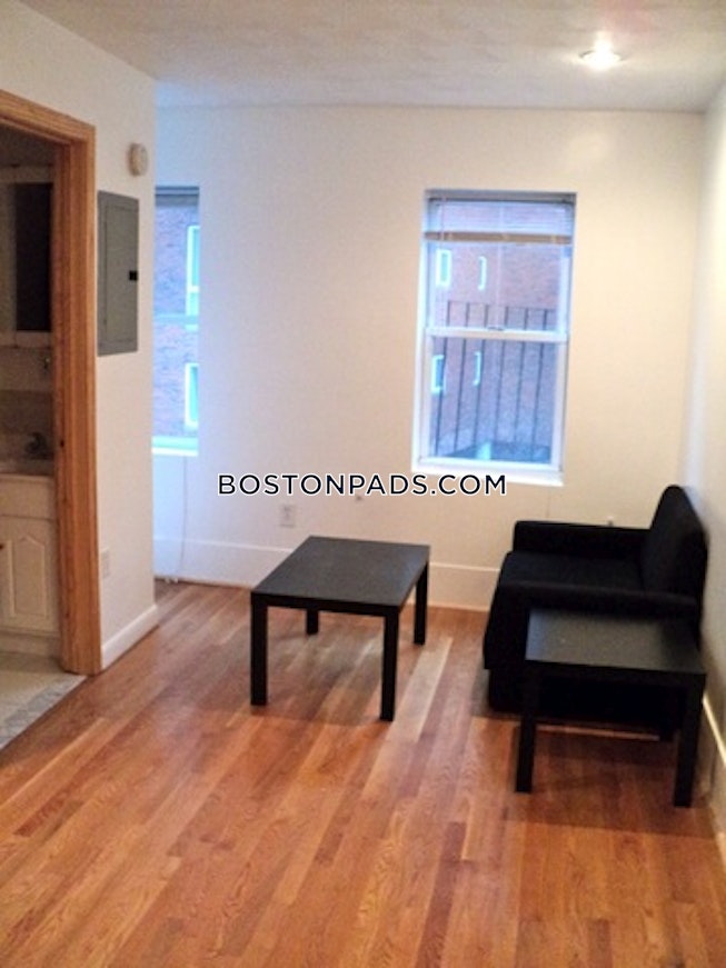 Boston - $1,900 /mo