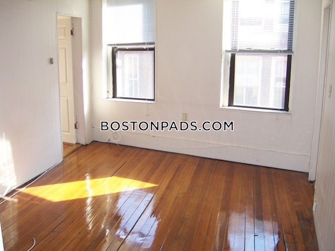 Boston - $2,500 /mo