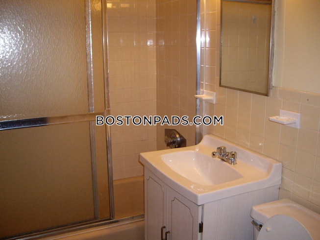 Boston - $2,500 /mo