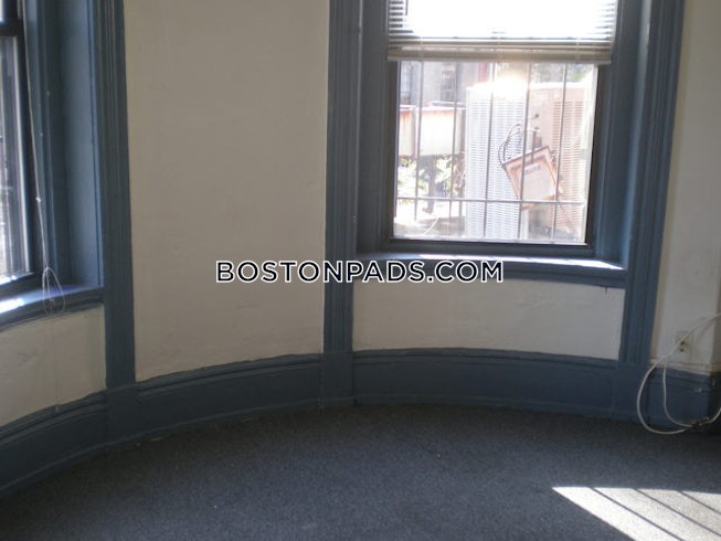 Boston - $1,995 /mo