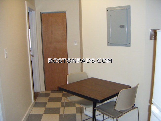 Boston - $2,950 /mo