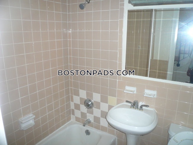 Boston - $3,900 /mo