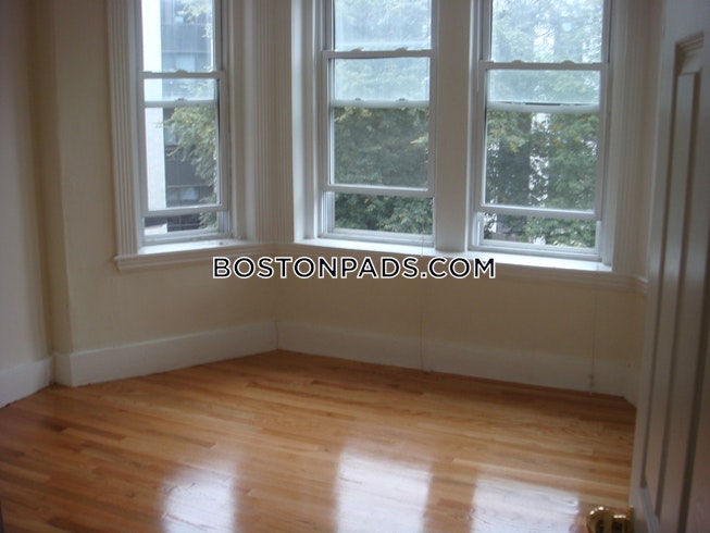 Boston - $3,500 /mo