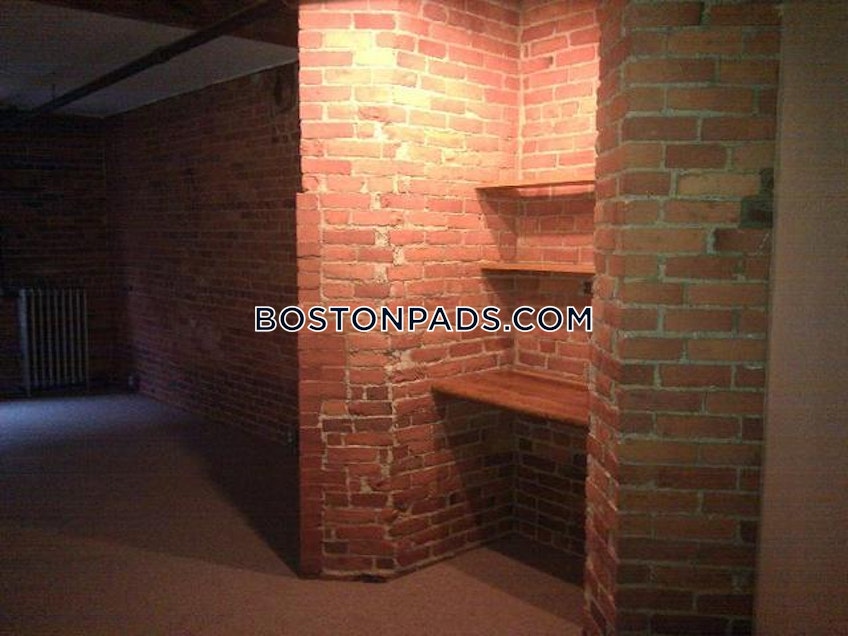 Boston - $8,800 /month