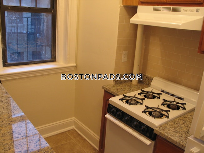 Boston - $2,900 /mo