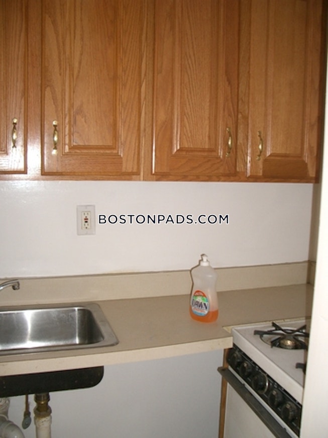 Boston - $2,000 /mo