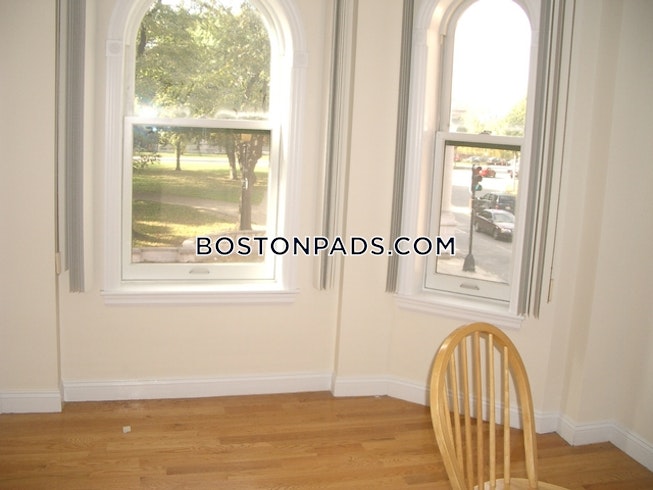 Boston - $5,100 /mo