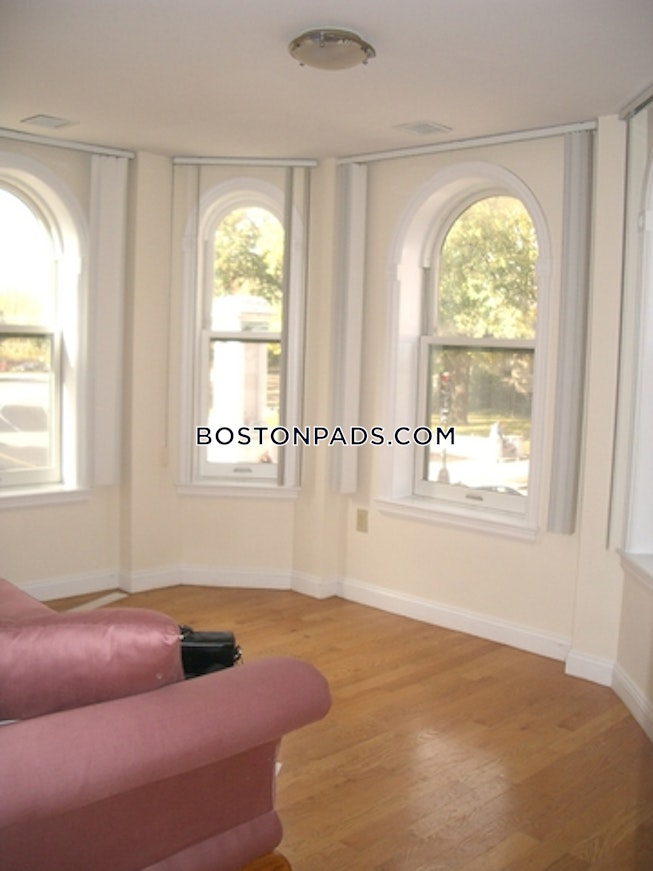 Boston - $5,100 /mo