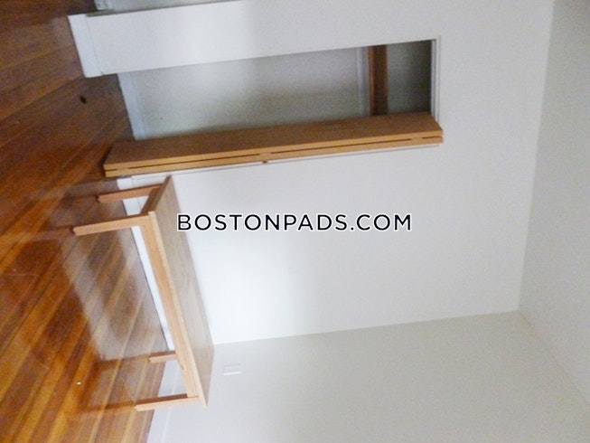 Boston - $2,950 /mo