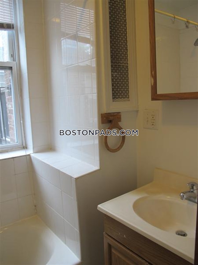 Boston - $2,950 /mo