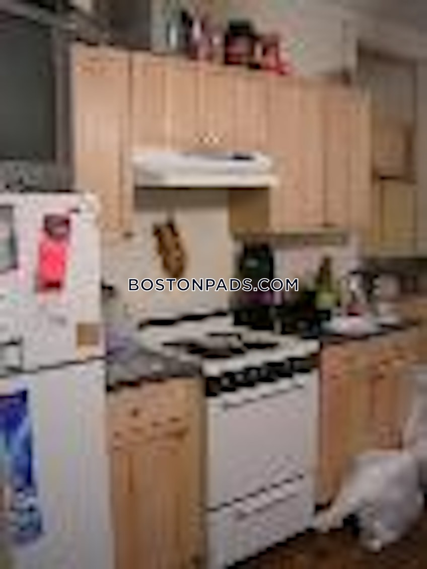 Boston - $3,335 /month