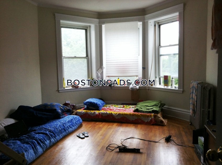 Boston - $3,335 /month