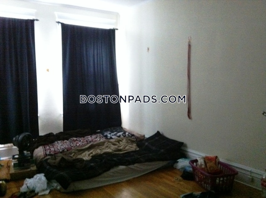 Boston - $3,335 /month