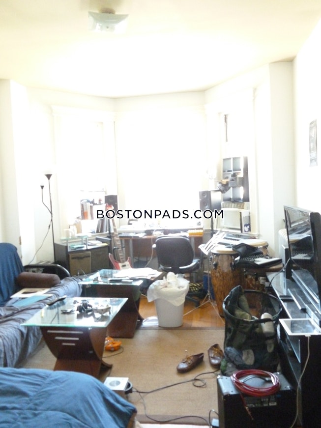 Boston - $4,650 /mo