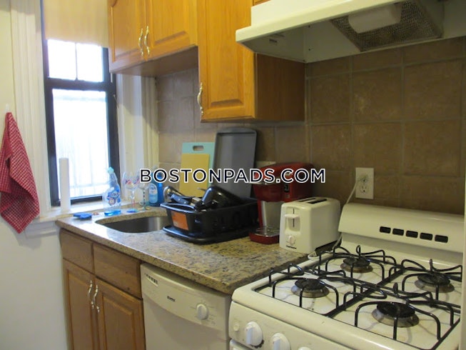 Boston - $2,950 /mo