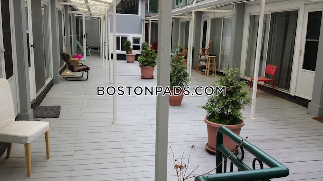 Boston - $2,300 /mo