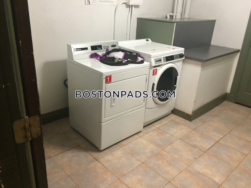 Boston - $2,475 /month