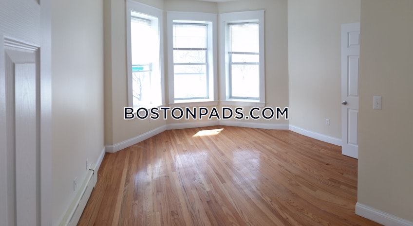 Boston - $4,900 /month