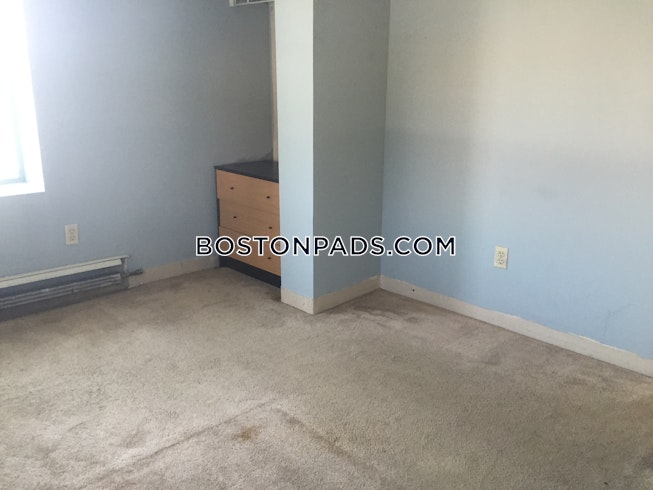 Boston - $3,600 /mo