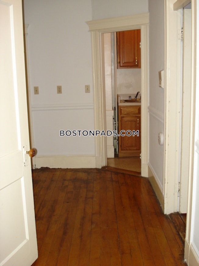 Boston - $3,000 /mo