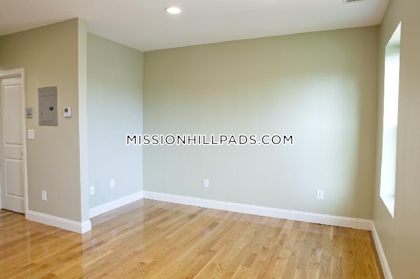 Boston - $2,700 /month