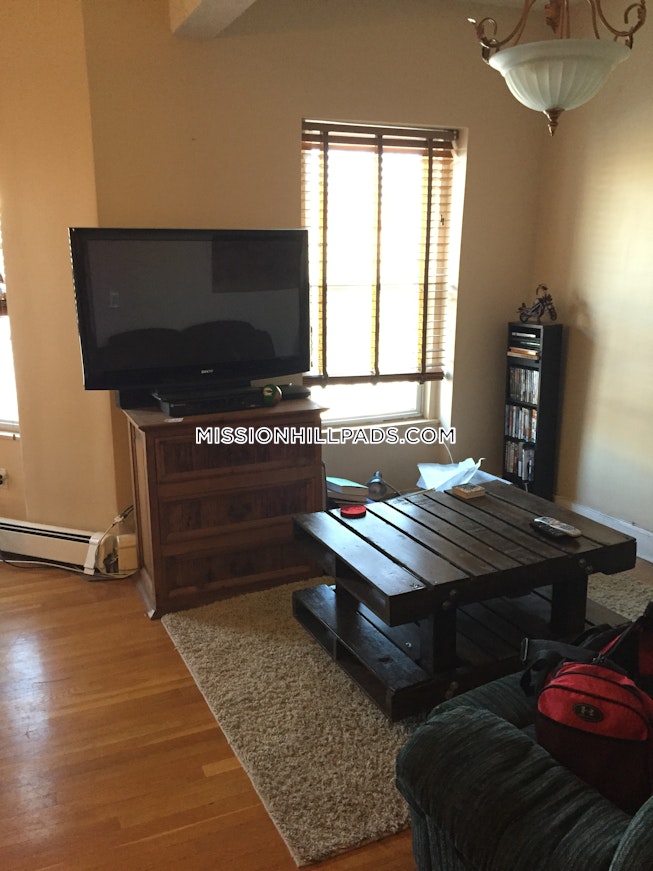 Boston - $2,495 /mo