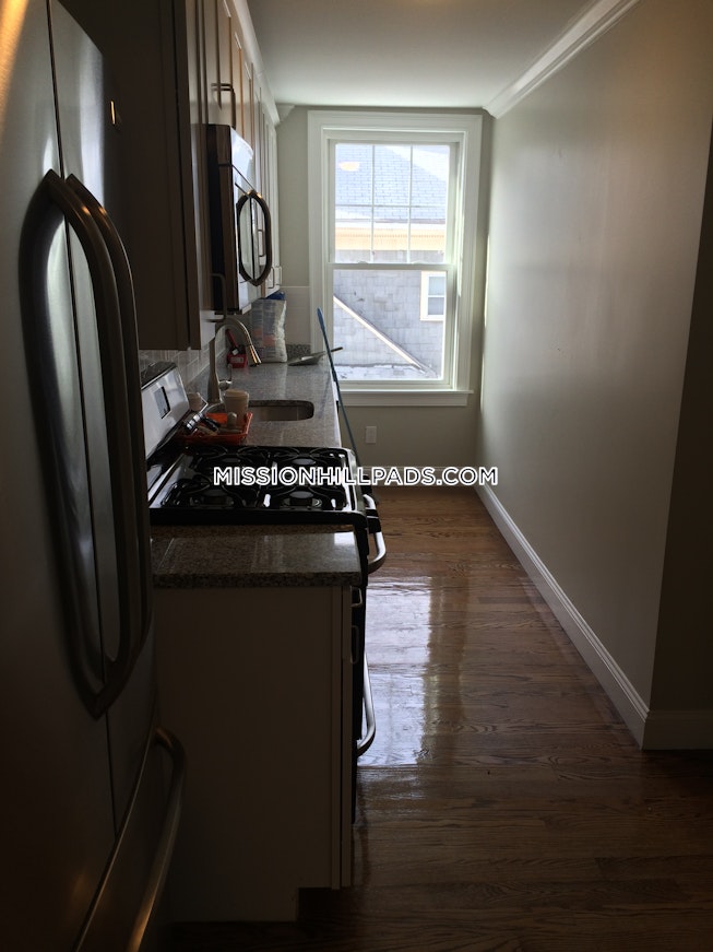 Boston - $2,300 /mo