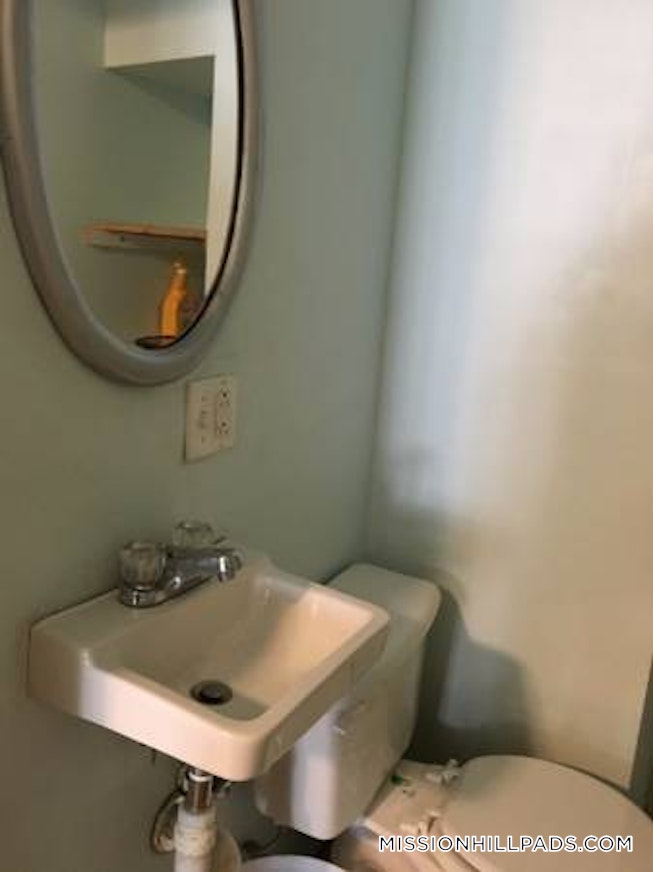 Boston - $2,800 /mo