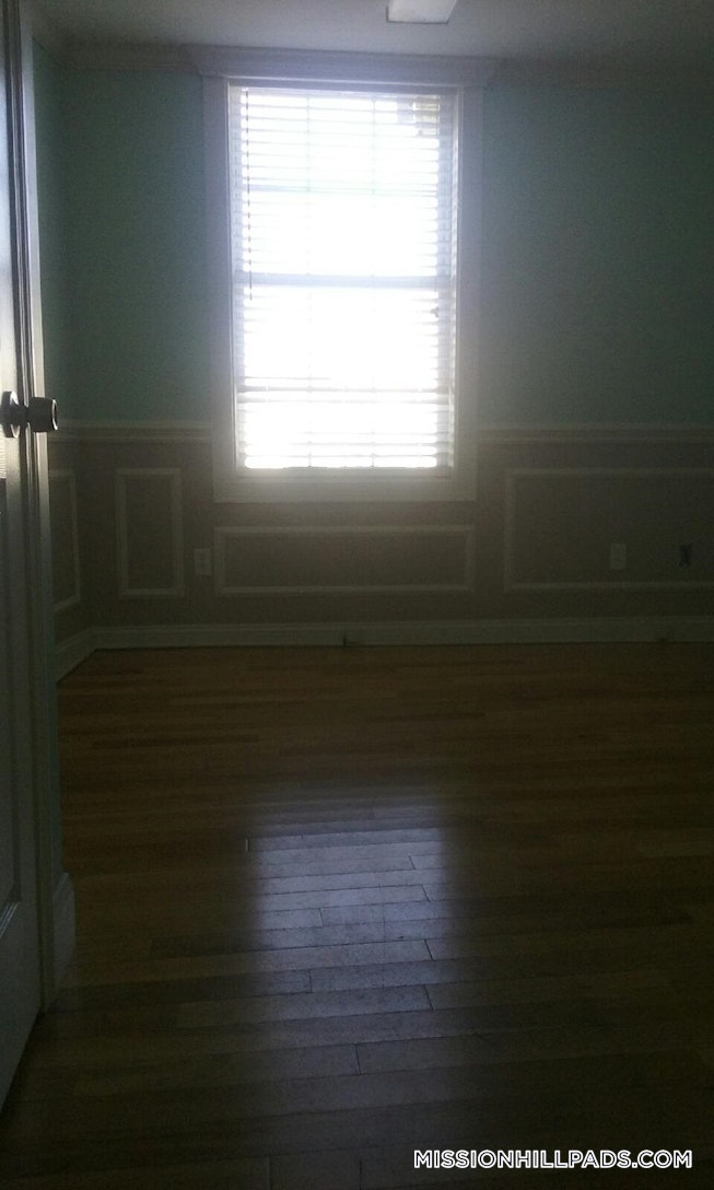 Boston - $2,800 /mo