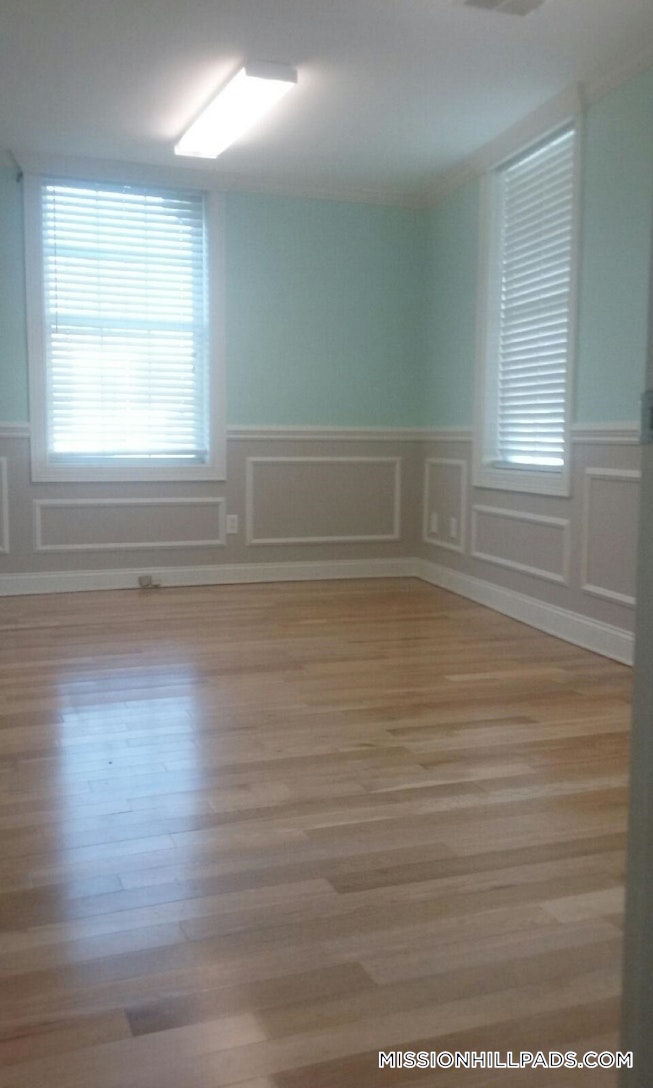 Boston - $2,800 /mo