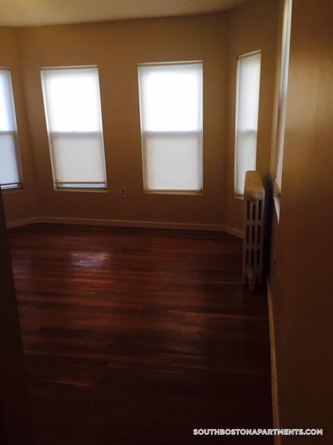 Boston - $2,450 /mo