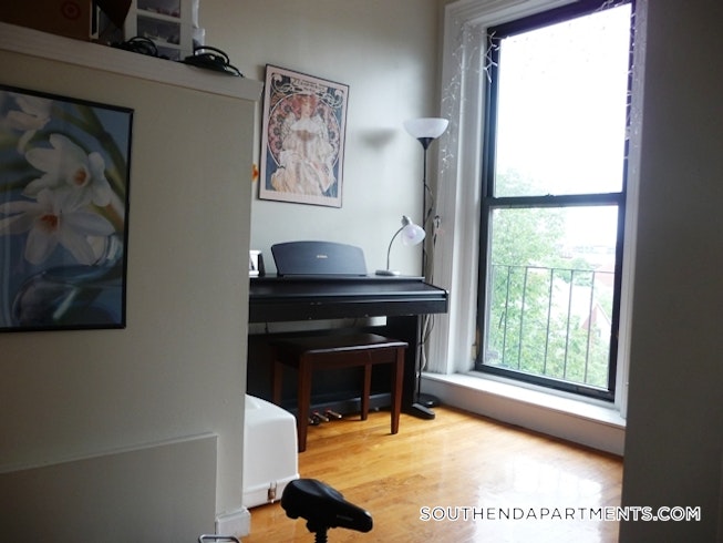 Boston - $3,400 /mo