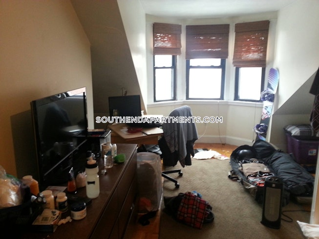 Boston - $3,600 /mo