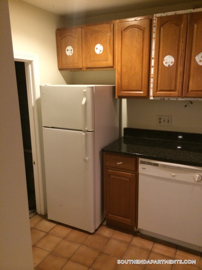 Boston - $2,700 /mo