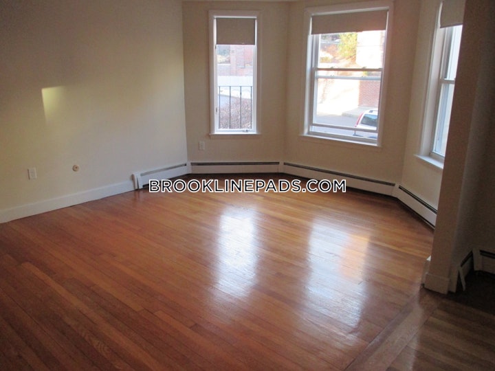 brookline-apartment-for-rent-2-bedrooms-1-bath-beaconsfield-3495-4557464 