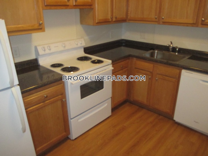 brookline-apartment-for-rent-2-bedrooms-1-bath-beaconsfield-3495-4557464 