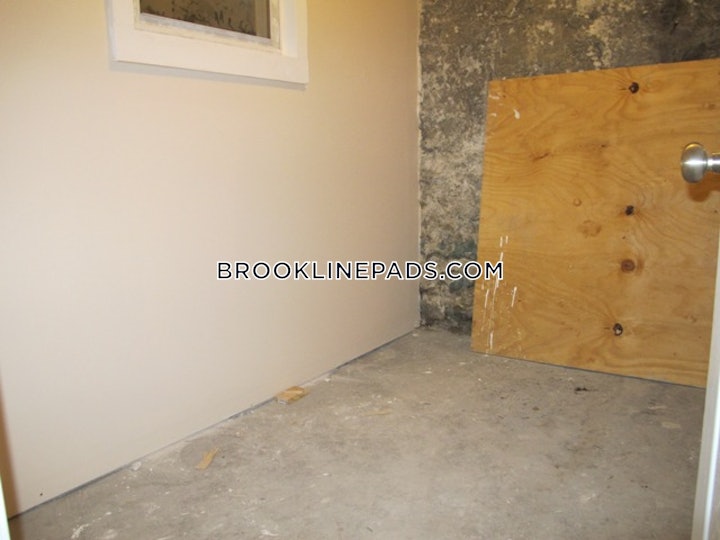 brookline-apartment-for-rent-4-bedrooms-1-bath-boston-university-4400-4557557 