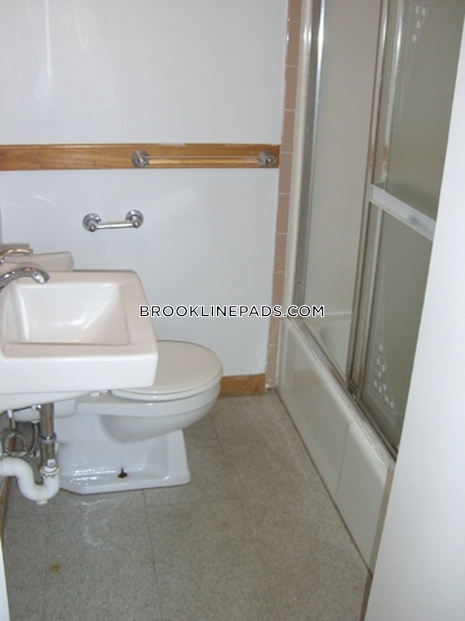 Brookline - $2,800 /mo