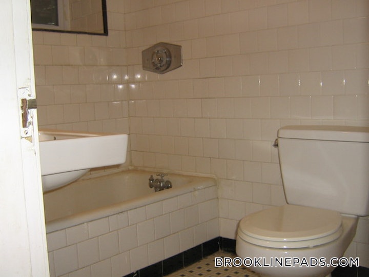 brookline-1-bed-1-bath-washington-square-2700-4298072 